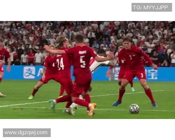 西甲焦点战曼城绝杀马竞补时进球引发争议判罚全场沸腾