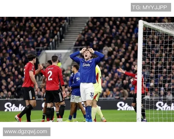 英超激战波尔图绝杀曼联补时进球引发全场狂欢与转会传闻