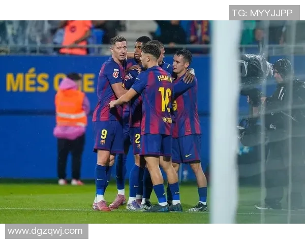 西甲激战：那不勒斯惊险逆转里昂全场沸腾精彩瞬间回顾