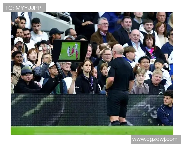 意甲激战：里昂与热刺战成平局神扑引发争议判罚全场沸腾