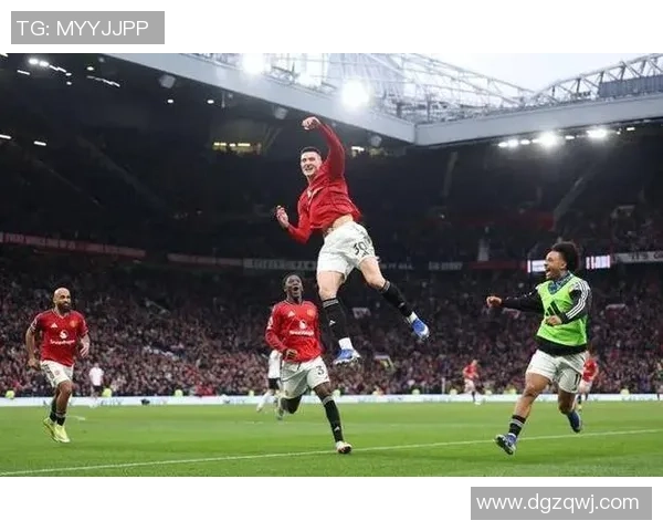 意甲激战：那不勒斯与曼联战成平局绝杀瞬间引发全场狂欢分析